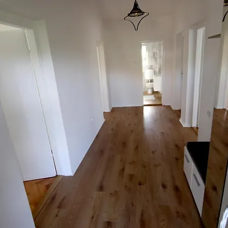 Cvijetna Oaza Apartment *