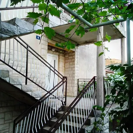 Cvijetna Oaza Apartment