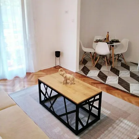 Cvijetna Oaza Apartment *